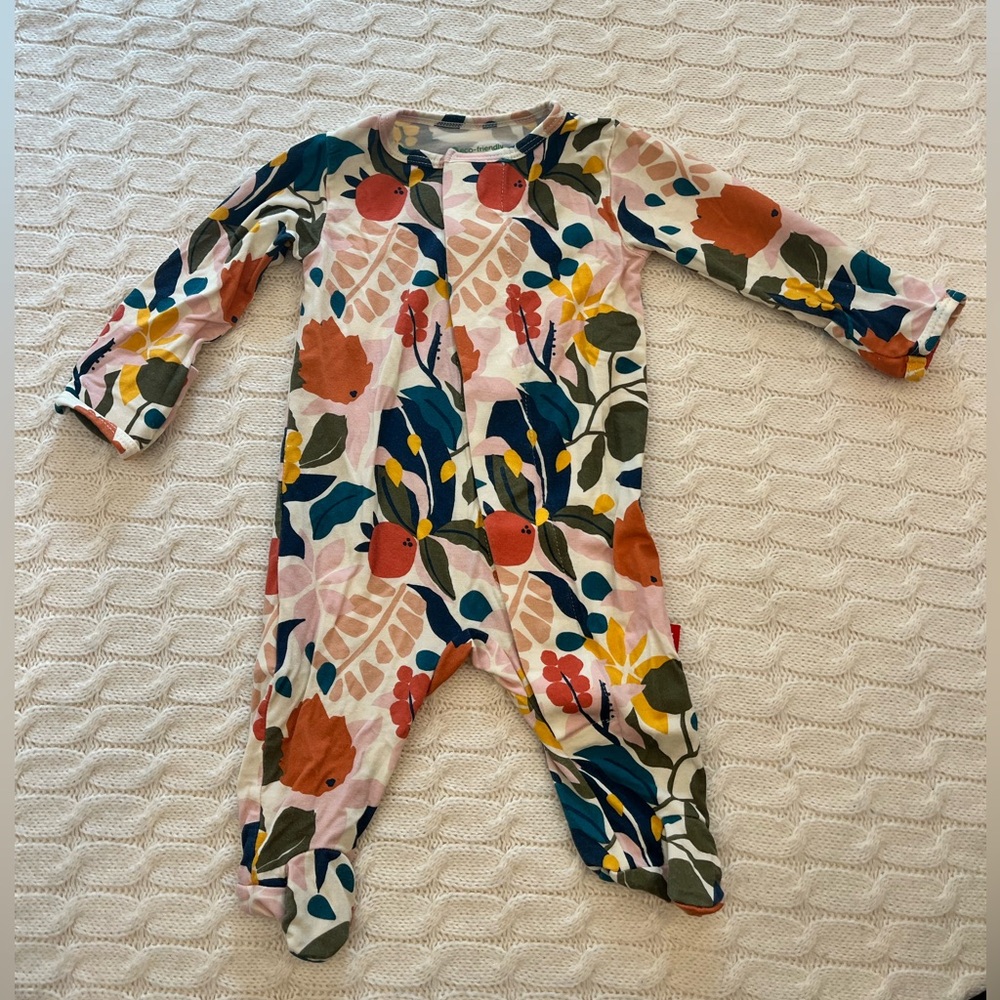Magnetic me floral footie